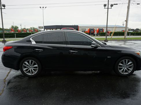 Used 2016 INFINITI Q50 3.0t Premium w/ Cargo Package RWD image 4