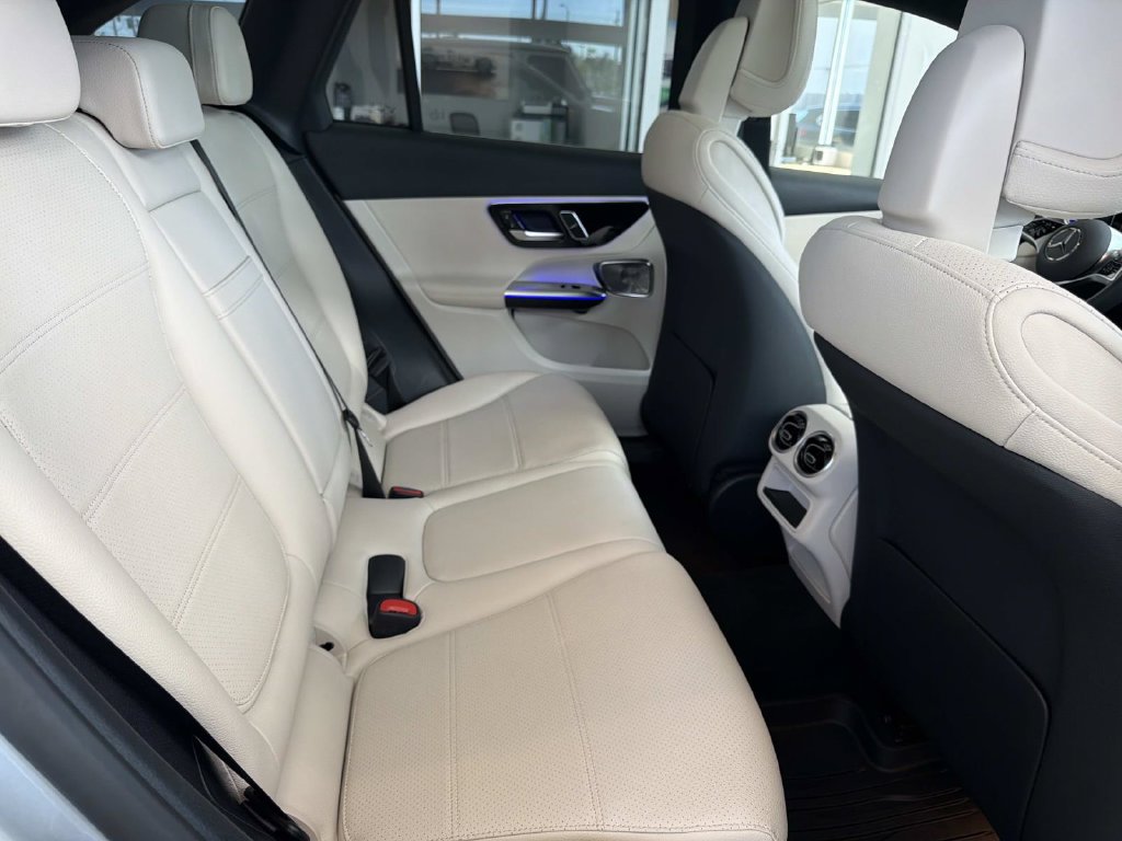 Used 2026 Mercedes-Benz GLC 300 image 9