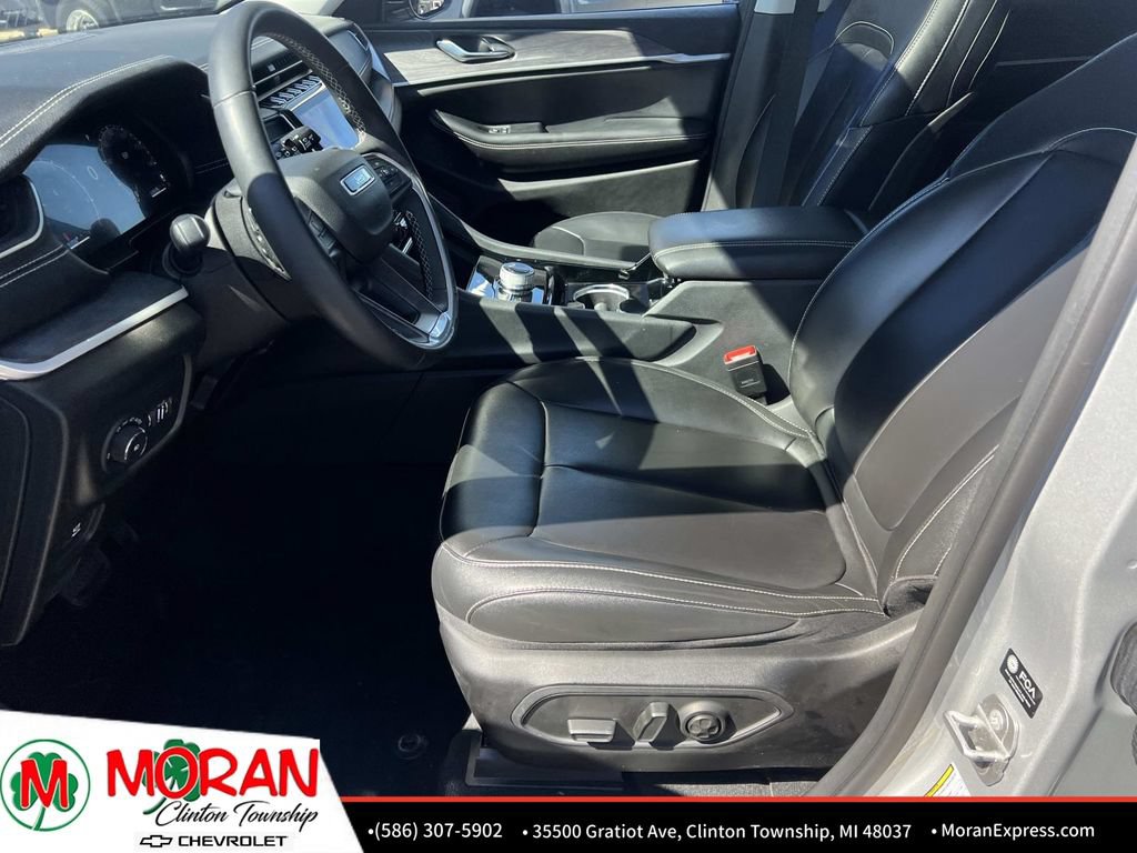 Used 2023 Jeep Grand Cherokee Limited AWD/4WD image 18