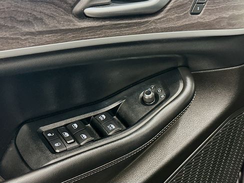 Used 2024 Jeep Grand Cherokee Limited AWD/4WD image 15