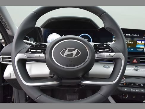 New 2026 Hyundai Elantra Limited FWD image 18