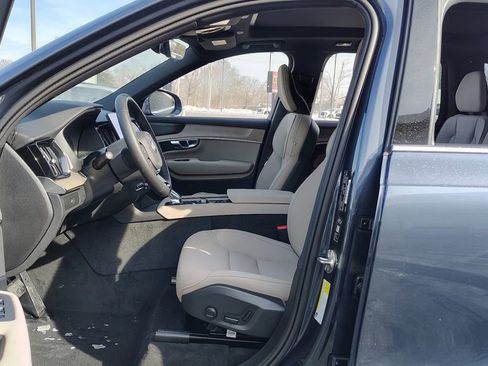 New 2026 Volvo XC90 B6 Plus w/ Protection Package Premier image 7