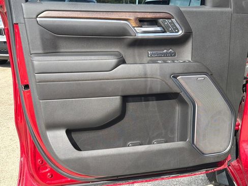 Certified 2022 Chevrolet Silverado 1500 High Country w/ High Country Premium Package AWD/4WD image 12