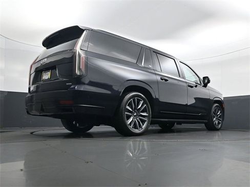 Used 2021 Cadillac Escalade ESV Sport Platinum image 26