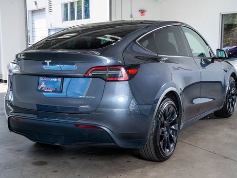Used 2022 Tesla Model Y Long Range image 6