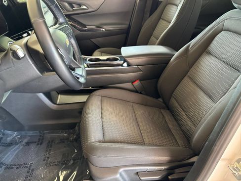 Used 2025 Chevrolet Equinox LT FWD image 24
