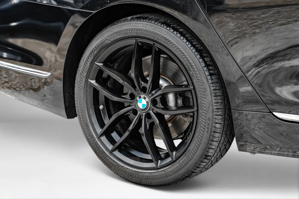 Used 2018 BMW 740i RWD image 48