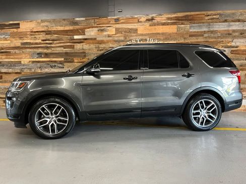 Used 2018 Ford Explorer Sport w/ Equipment Group 401A AWD/4WD image 17