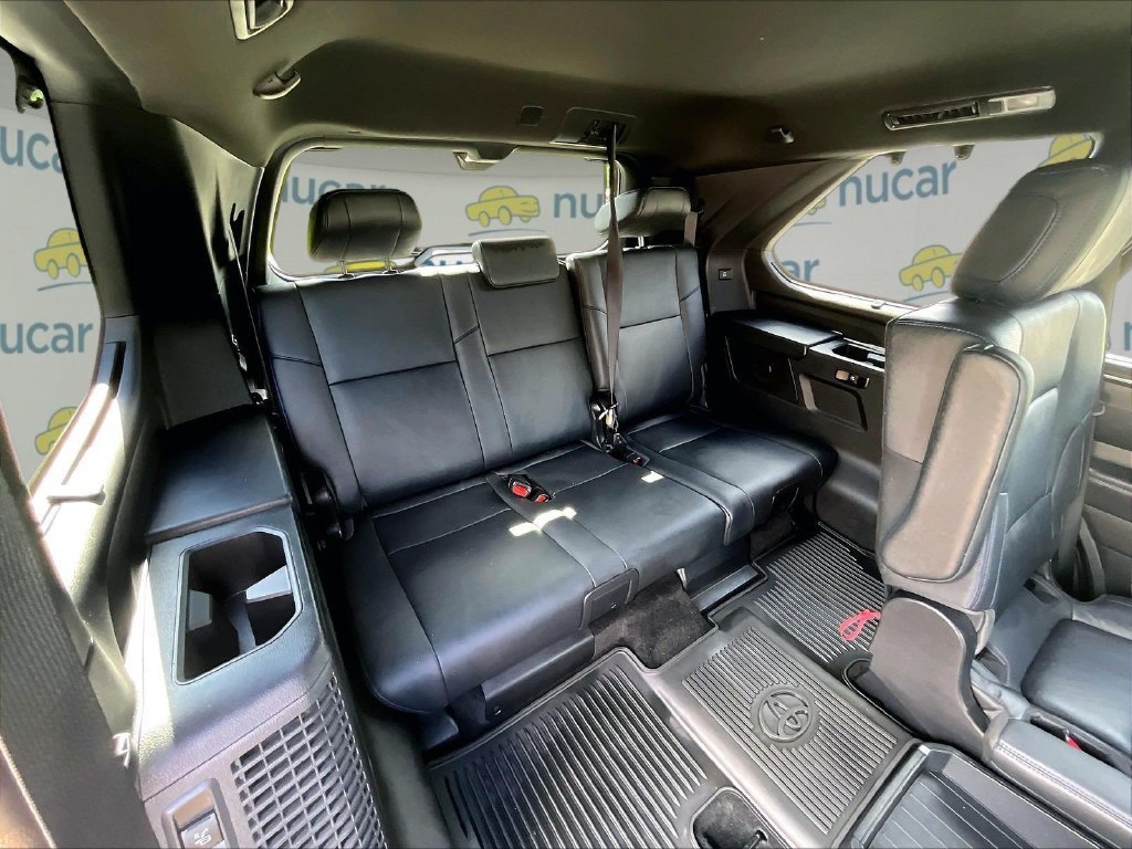 Used 2025 Toyota Sequoia Platinum AWD/4WD image 17