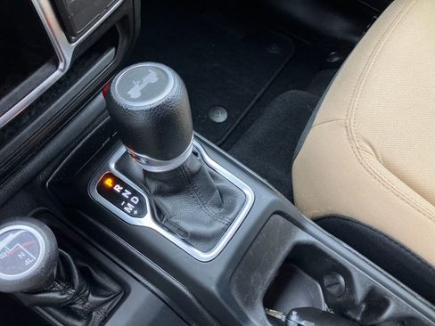 Used 2021 Jeep Wrangler Sport image 23