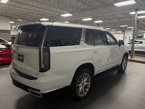 Used 2022 Cadillac Escalade Premium Luxury AWD/4WD image 4