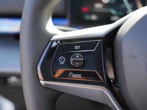 Used 2025 BMW i5 eDrive40i image 14