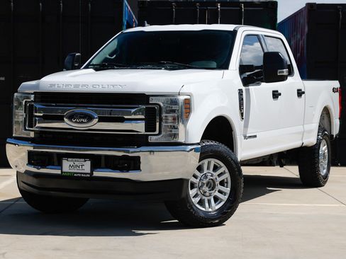 Used 2019 Ford F250 XLT w/ Snow Plow Prep Package AWD/4WD image 1