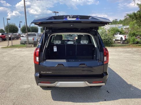 New 2025 Ford Expedition Platinum image 9