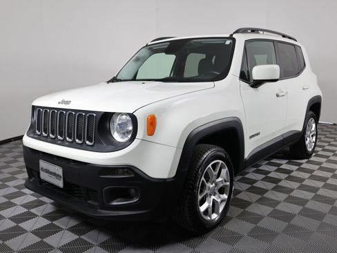 Used 2017 Jeep Renegade Latitude AWD/4WD image 5