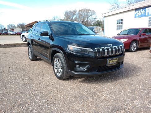 Used 2019 Jeep Cherokee Latitude Plus image 1