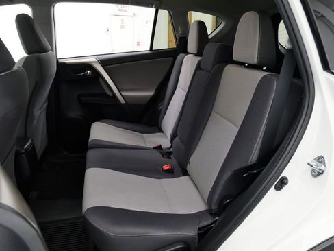 Used 2015 Toyota RAV4 XLE AWD/4WD image 18
