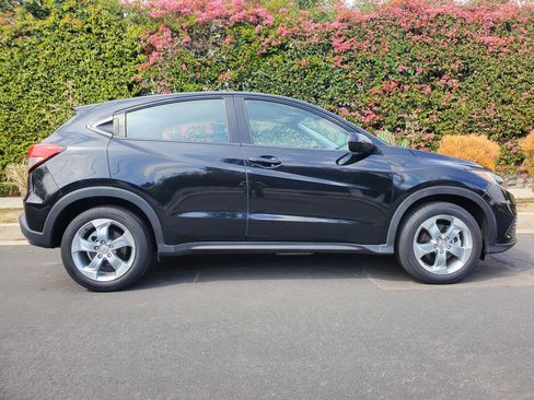 Used 2019 Honda HR-V LX image 8