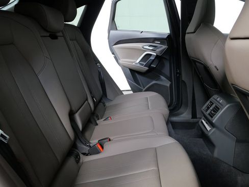 Used 2025 Audi Q5 Premium Plus w/ Premium Plus image 16