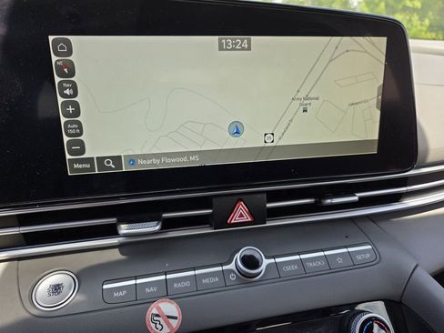 Used 2024 Hyundai Elantra SEL FWD image 9
