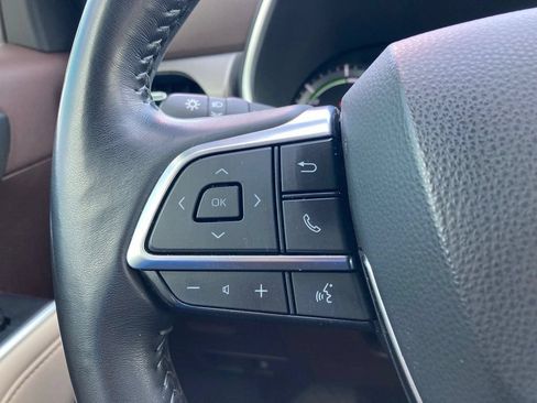 Used 2020 Toyota Highlander XLE AWD/4WD image 18