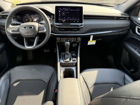 New 2026 Jeep Compass Latitude image 10