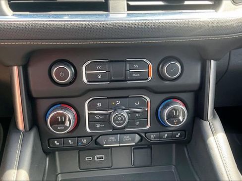 Used 2023 Chevrolet Tahoe Premier w/ Advanced Technology Package image 34