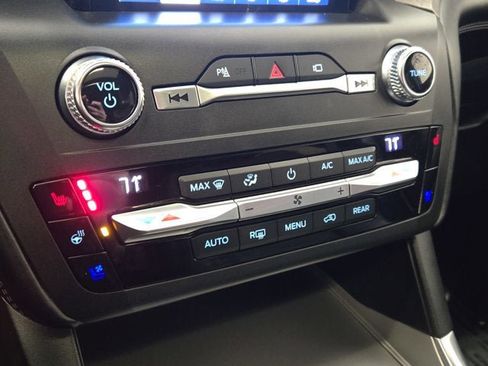 Used 2020 Ford Explorer Platinum w/ Premium Technology Package image 28