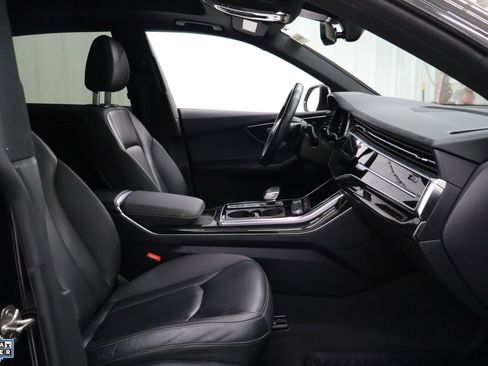 Used 2022 Audi Q8 Premium image 30