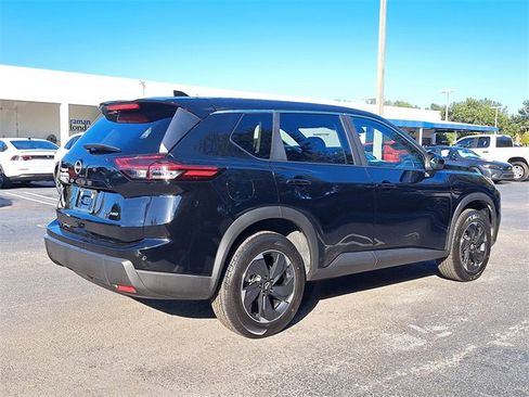 Used 2024 Nissan Rogue SV image 6