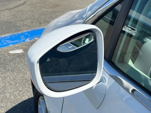 Used 2020 Chrysler Pacifica Touring-L image 8