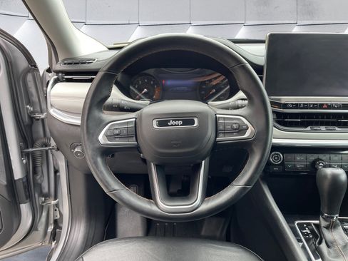 Used 2022 Jeep Compass Limited image 13