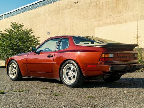 Used 1986 Porsche 944 Turbo image 4