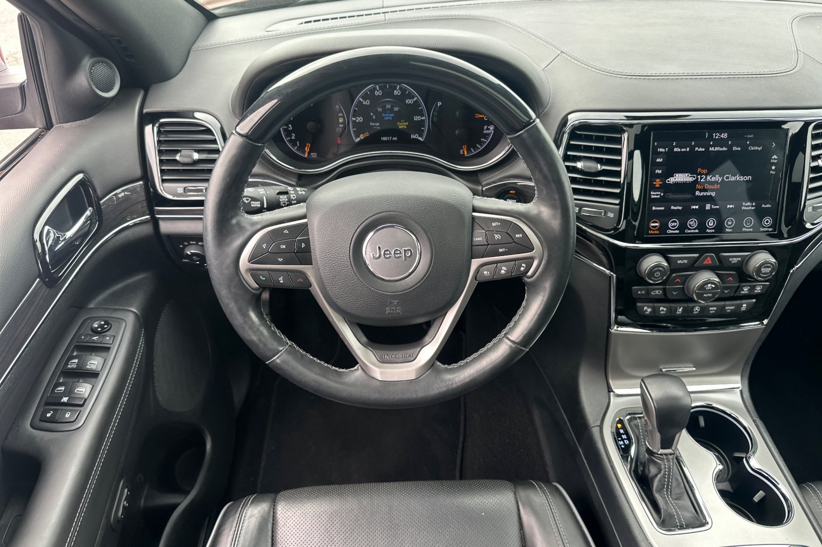Used 2020 Jeep Grand Cherokee Overland AWD/4WD image 14