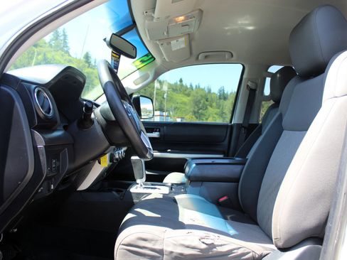 Used 2015 Toyota Tundra SR5 w/ SR5 Upgrade Package AWD/4WD image 11
