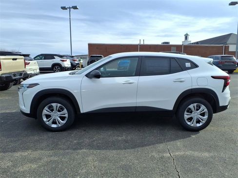 New 2026 Chevrolet Trax LS image 2