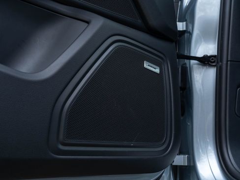 Certified 2025 Porsche Macan image 21