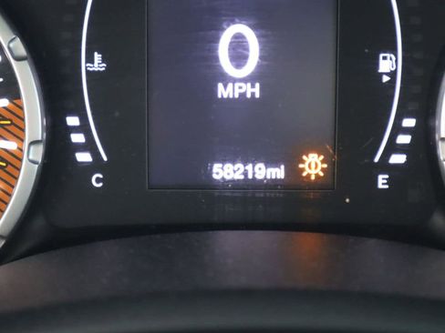 Used 2023 Jeep Renegade Latitude AWD/4WD image 9