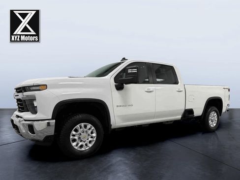 Used 2024 Chevrolet Silverado 3500 LT image 2