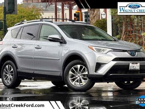 Used 2018 Toyota RAV4 LE Plus image 1