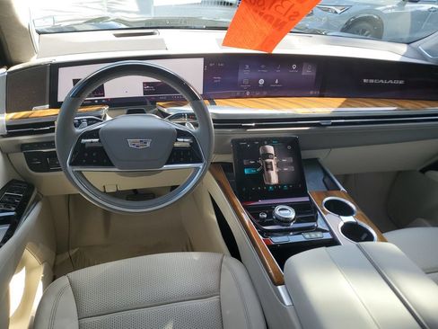 Used 2025 Cadillac Escalade Sport Platinum AWD/4WD image 10