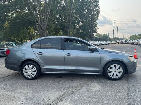 Used 2011 Volkswagen Jetta SE FWD image 4