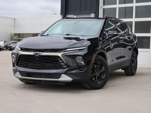 Used 2023 Chevrolet Blazer LT w/ Sound & Technology Package AWD/4WD image 3
