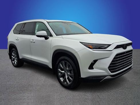 Used 2024 Toyota Grand Highlander AWD image 3