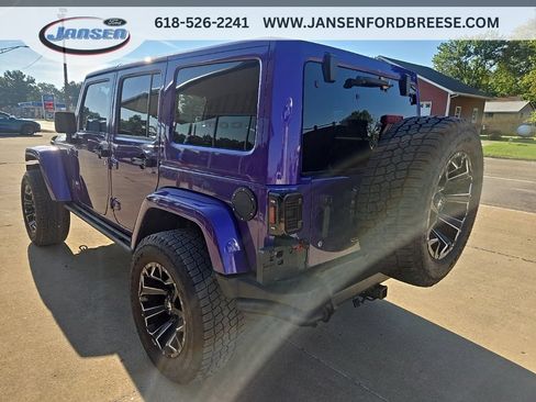 Used 2017 Jeep Wrangler Unlimited Sahara AWD/4WD image 3