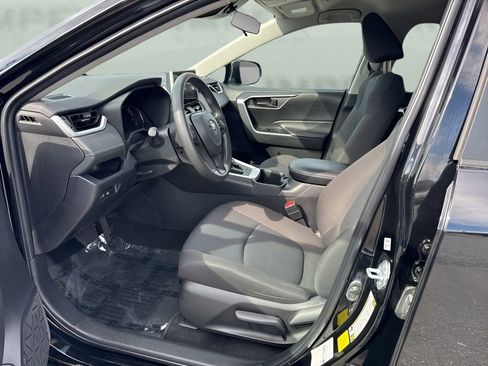 Used 2024 Toyota RAV4 LE image 9