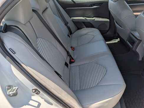Used 2023 Toyota Camry SE FWD image 5