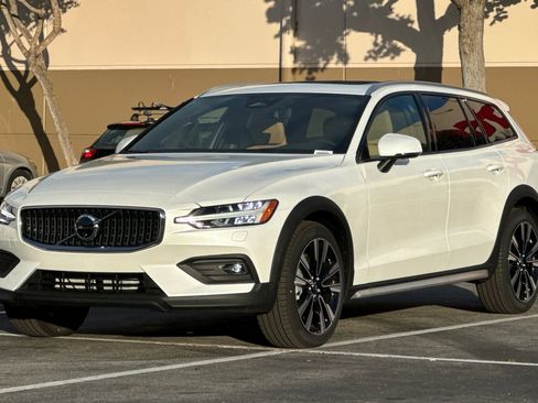New 2026 Volvo V60 B5 Cross Country Ultra w/ Protection Package Premier image 1