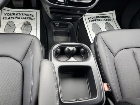 New 2026 Chrysler Pacifica Select image 21