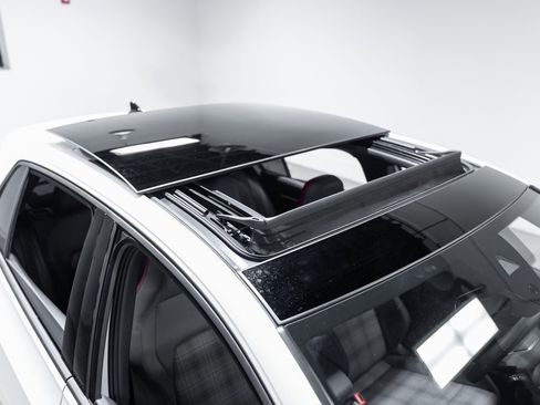 Used 2022 Volkswagen GTI SE image 56